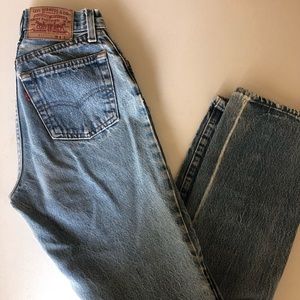 GORGEOUS VINTAGE WOMEN’S LEVI’S!!